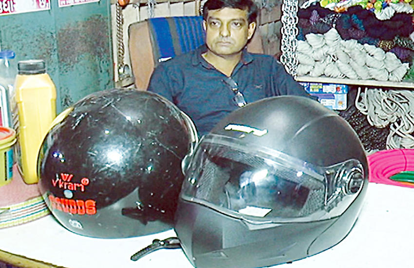Ahmedabad hindi news : खरीद नहीं सकते तो पैसे जमा कर लेते हैं हेलमेट
