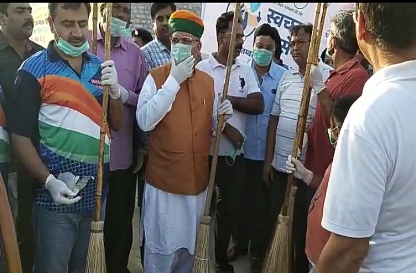 Union Minister Arjun Ram participated in cleanliness campaign