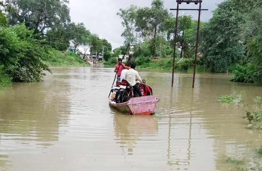 सैड़कों लोगों को छूकर जाती है मौत!, सिहर उठते हैं बच्चे व ग्रामीण, वीडियो में देखिये कैसे दांव पर तीन गांवों की जिदंगी