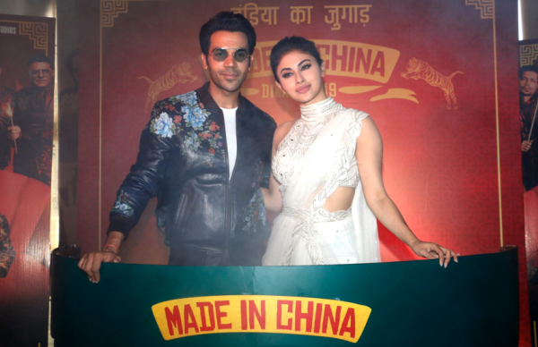 'मेड इन चाइना' ट्रेलर लांच पर राजकुमार ने बनाया सूप, मौनी ने किया सर्व, देखें तस्वींरे