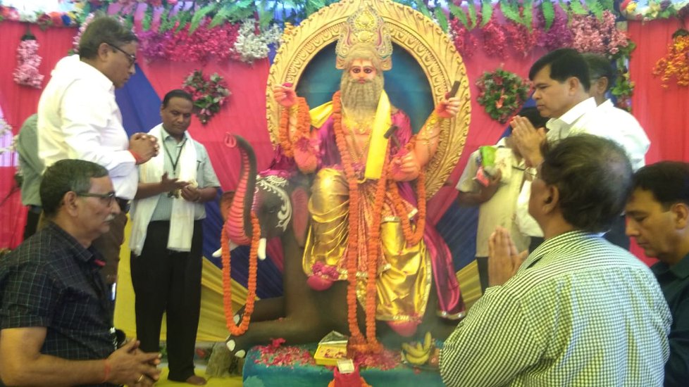Adi Shilpi Vishwakarma worshiped in law and law in Singrauli