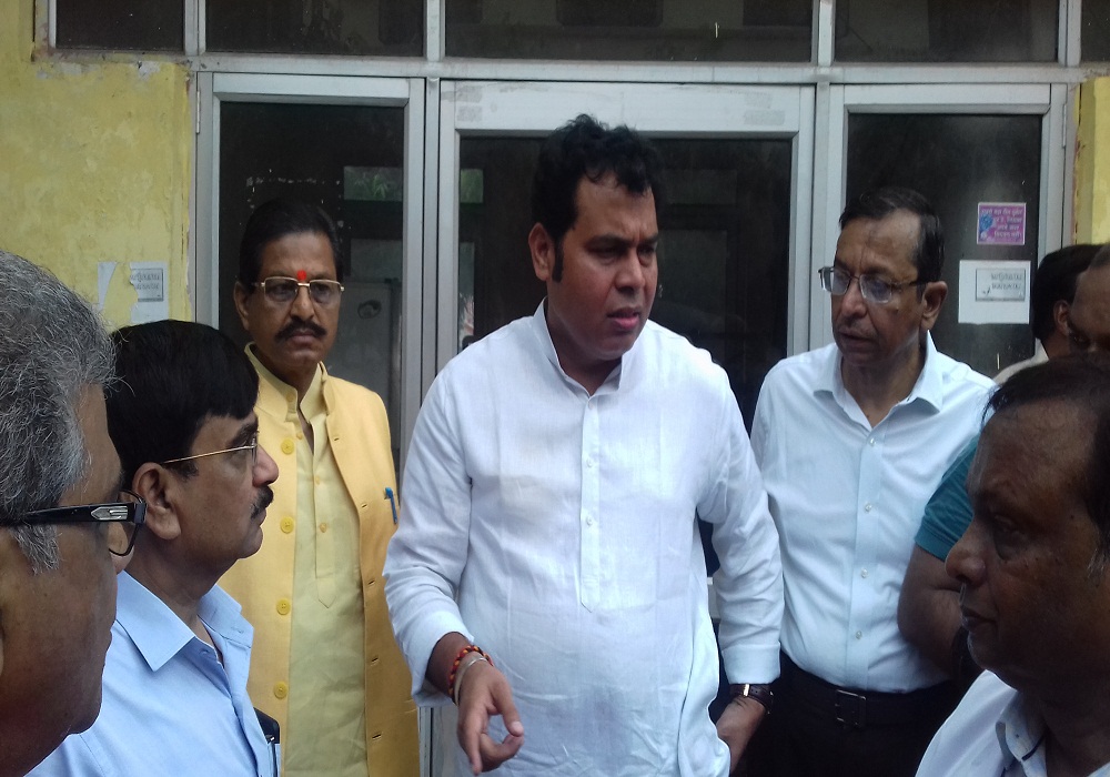 क्या हुआ जब प्रभारी Shrikant Sharma सुबह सुबह पहुंचे गए जिला अस्पताल - देखें वीडियो