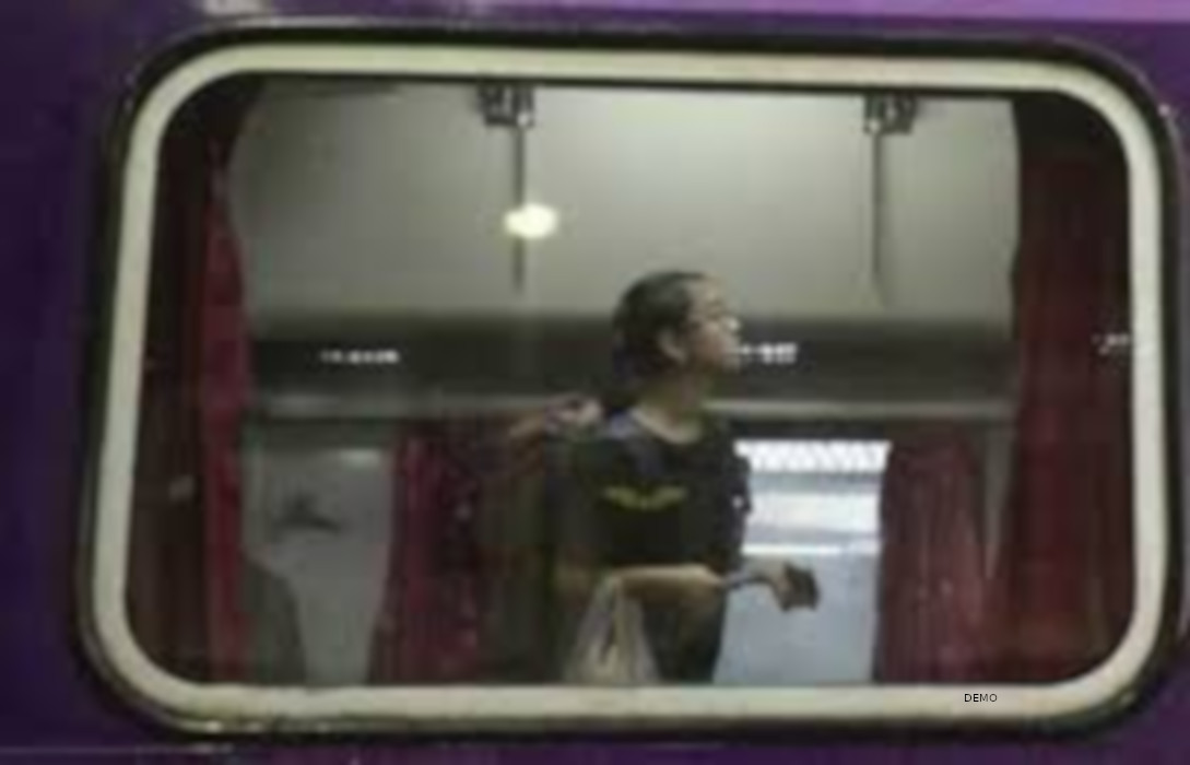 एक्सप्रेस ट्रेन के एसी कोच में दिल्ली से चढ़ी लड़की, वहां पहले से था लड़का, उसने मुरादाबाद से हरदोई तक उसके साथ लगातार