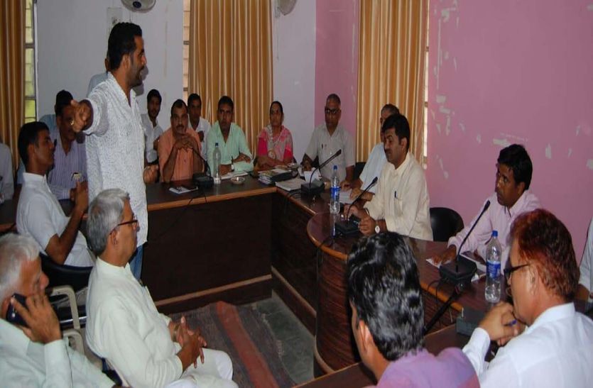 चिड़ावा में पंचायत समिति की बैठक, पुराने मुद्दों पर उलझी चर्चा