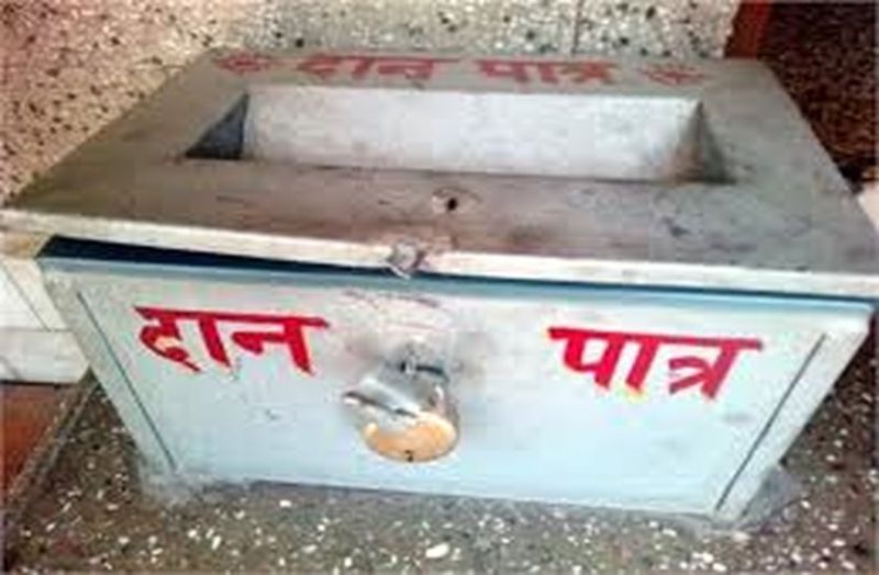 Theft  : ये हो रहे इतने बैखोफ कि भगवान का घर भी नहीं छोड़ रहे