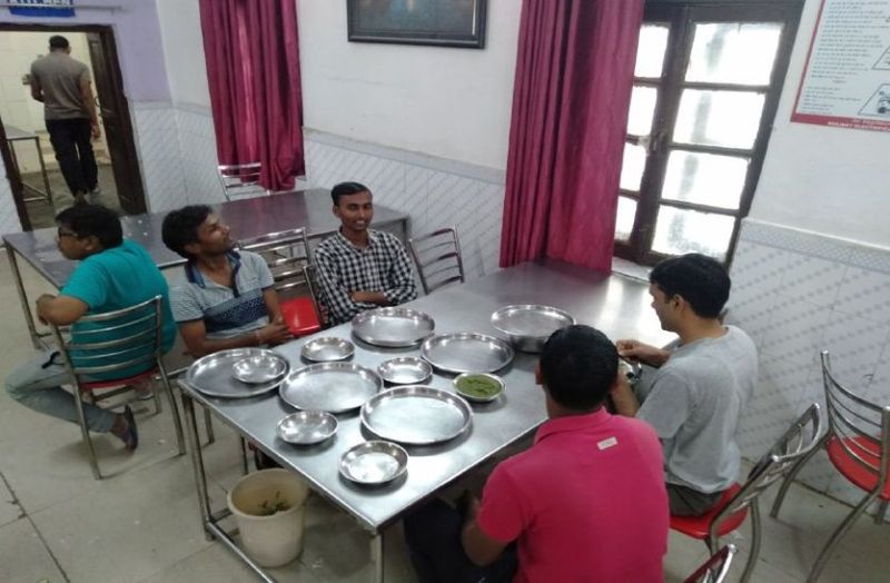 ek rotee ke lie 90 minat intajaar