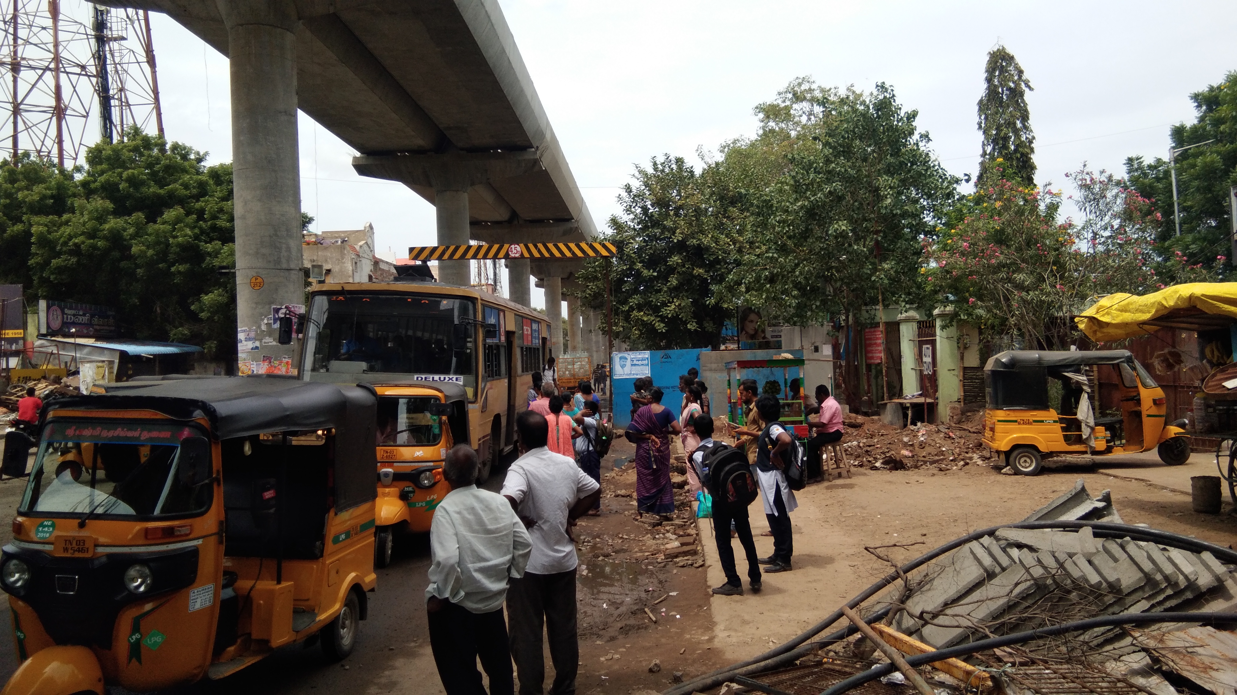Tamilnadu मेट्रो निर्माण कार्य से अस्त-व्यस्त हुआ तिरुवत्तीयूर बस टर्मिनस