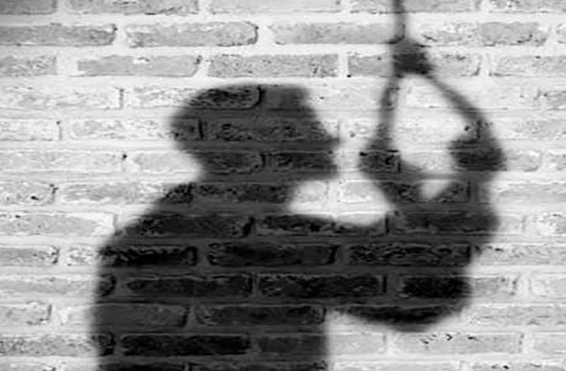 ऑटो चालक ने लगाया फंदा