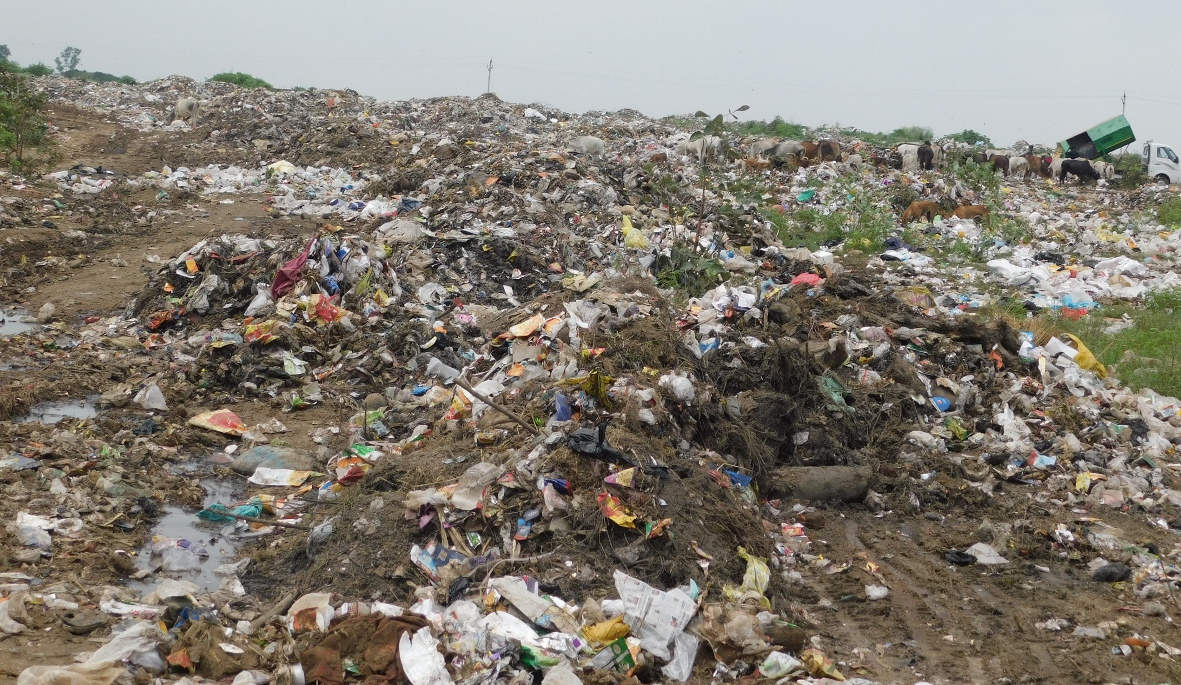Not a trenching ground to dump, a mountain of garbage made in the open