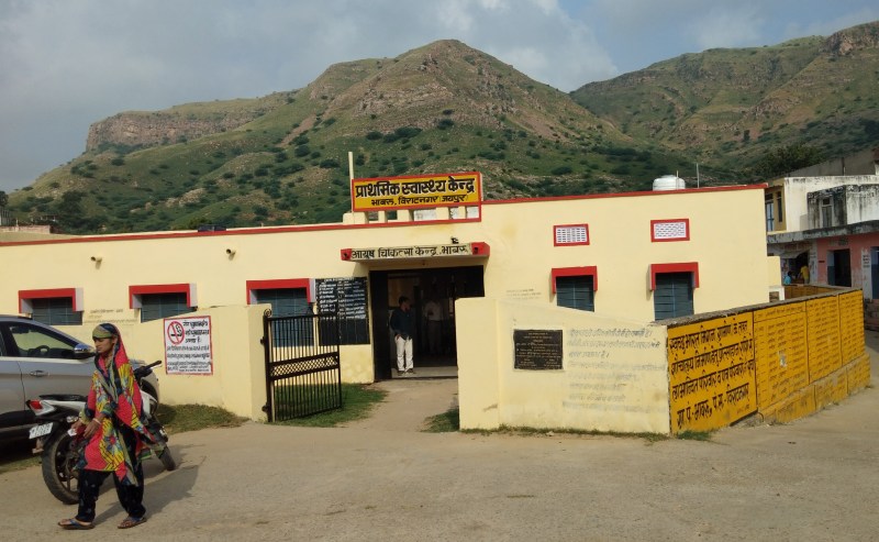 डॉक्टर साब ले रहे प्रतिनियुक्ति की मौज, अस्पतालों में मरीजों की रेलमपेल