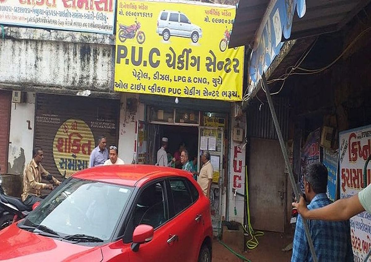 New motor vehicle act News; वाहन पीयूसी सर्टिफिकेट के लिए लगी कतारें