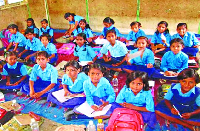 सरकार शिक्षकों को हर माह दे रही 12 करोड़ की सैलरी, फिर भी बच्चे नहीं लिख पा रहे अपना नाम