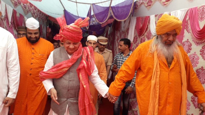 देखें वीडियो :  केरल के राज्यपाल का दरगाह दीवान ने अपने निवास पर किया शानदार स्वागत - बिछाया लाल कारपेट