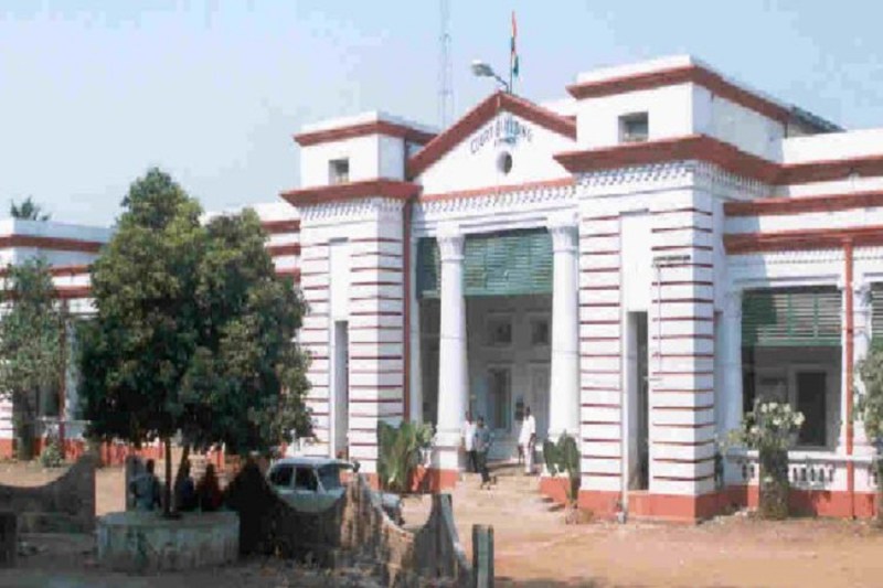 हंगामा क्यूं बरपा...ऐसा क्या बोल गए जिला कलक्टर कि खफा हो गए वकील