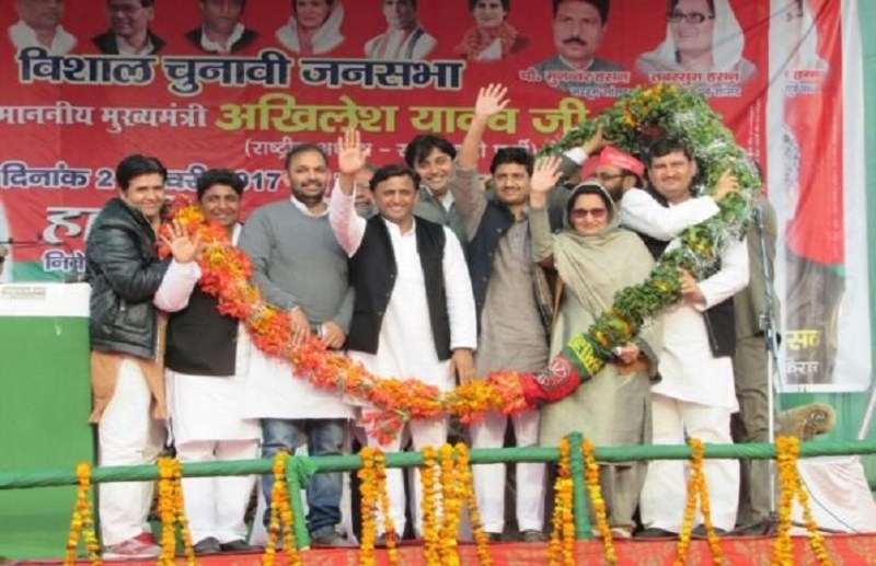 nahid_hassa_with_akhilesh_yadav.jpg
