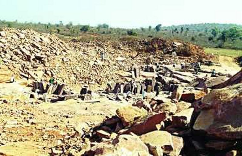 पत्थर माफिया को आधी रात को घेरने की थी प्लानिंग, लेकिन खबर हो गई लीक, जानिए फिर क्या हुआ