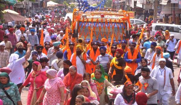 ( श्रीगंगानगर )..नगर कीर्तन में सडक़ो पर उमड़ा आस्था का सैलाब, सरब हिन्द सालाना समागम......देखें खास तस्वीरें