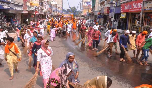 ( श्रीगंगानगर )..नगर कीर्तन में सडक़ो पर उमड़ा आस्था का सैलाब, सरब हिन्द सालाना समागम......देखें खास तस्वीरें