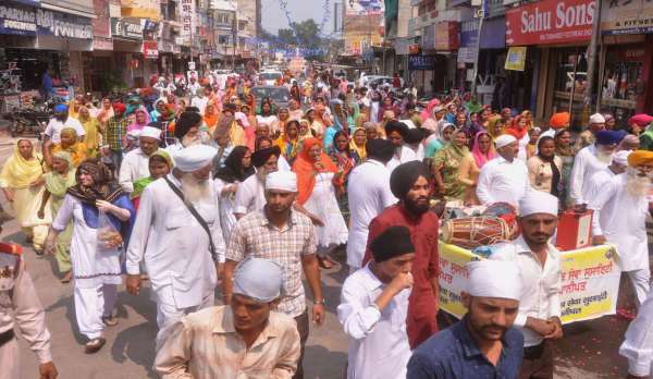 ( श्रीगंगानगर )..नगर कीर्तन में सडक़ो पर उमड़ा आस्था का सैलाब, सरब हिन्द सालाना समागम......देखें खास तस्वीरें