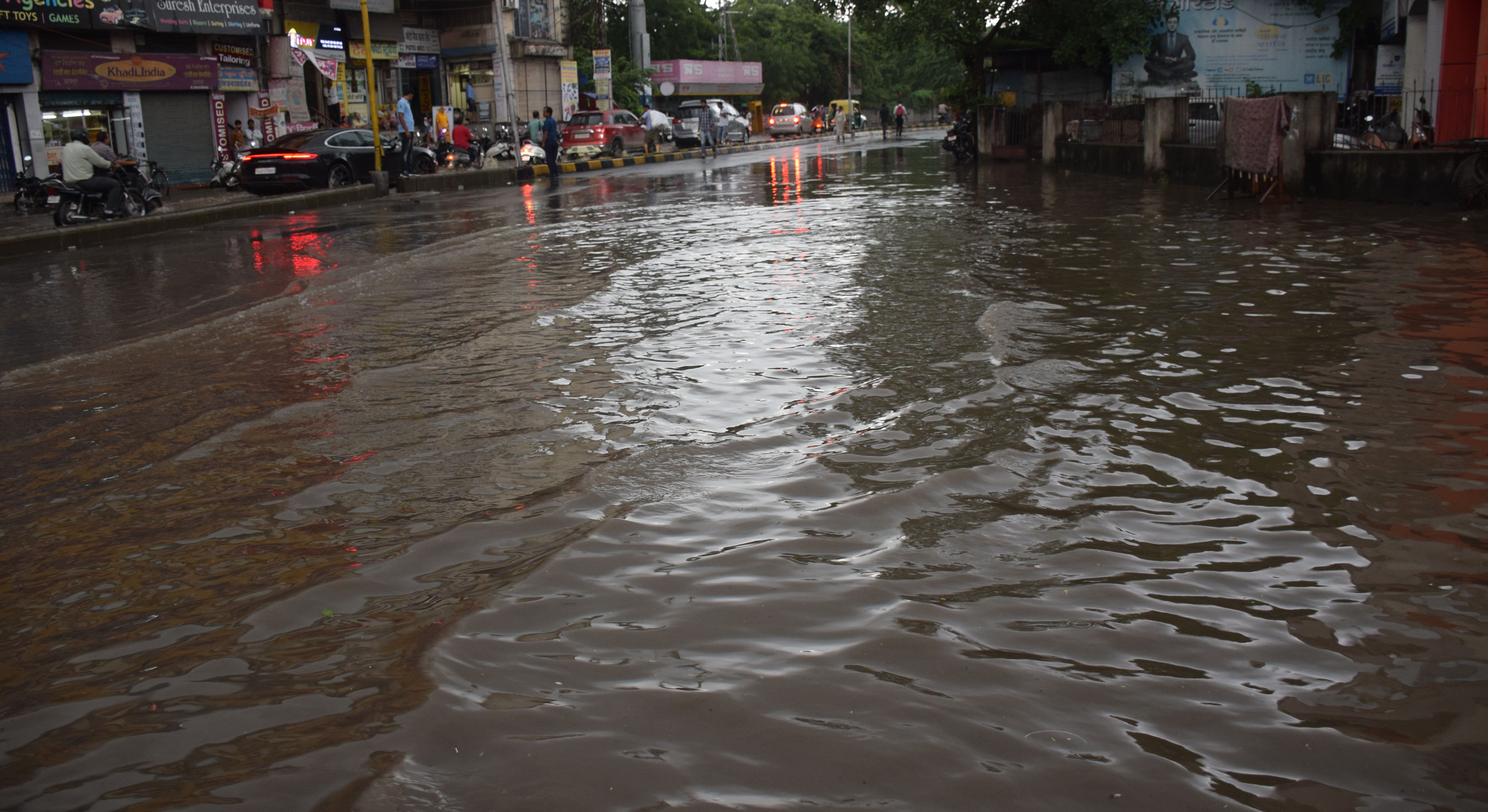 उदयपुर में एक घंटे में दो इंच बारिश, खंड वर्षा के रूप में हुई बारिश