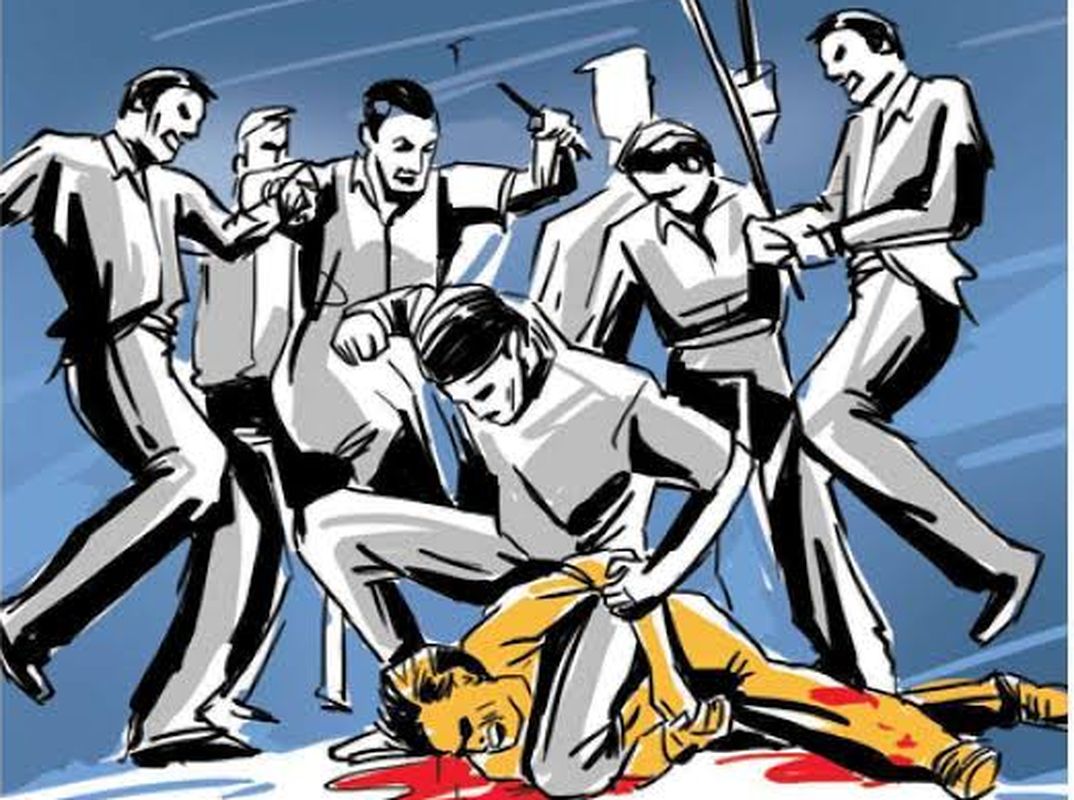 Villagers beat five people in misunderstanding