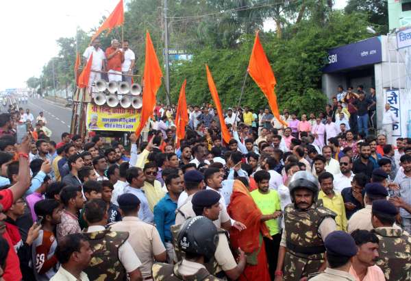बीजेपी कार्यकताओं ने किया मुख्यमंत्री निवास का घेराव ।