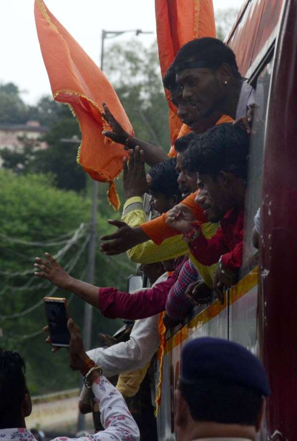 बीजेपी कार्यकताओं ने किया मुख्यमंत्री निवास का घेराव ।
