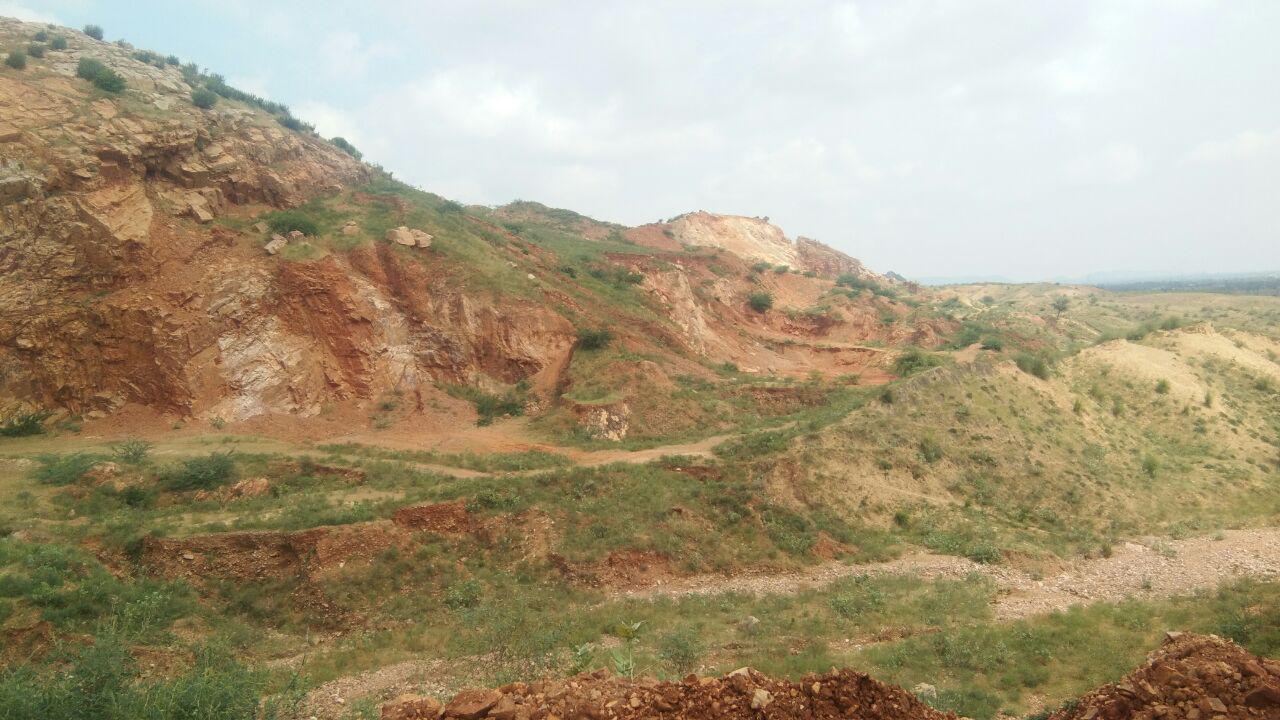 Illegal mining: हो रहा हरियाली का हनन, जंगल रहे ना वन