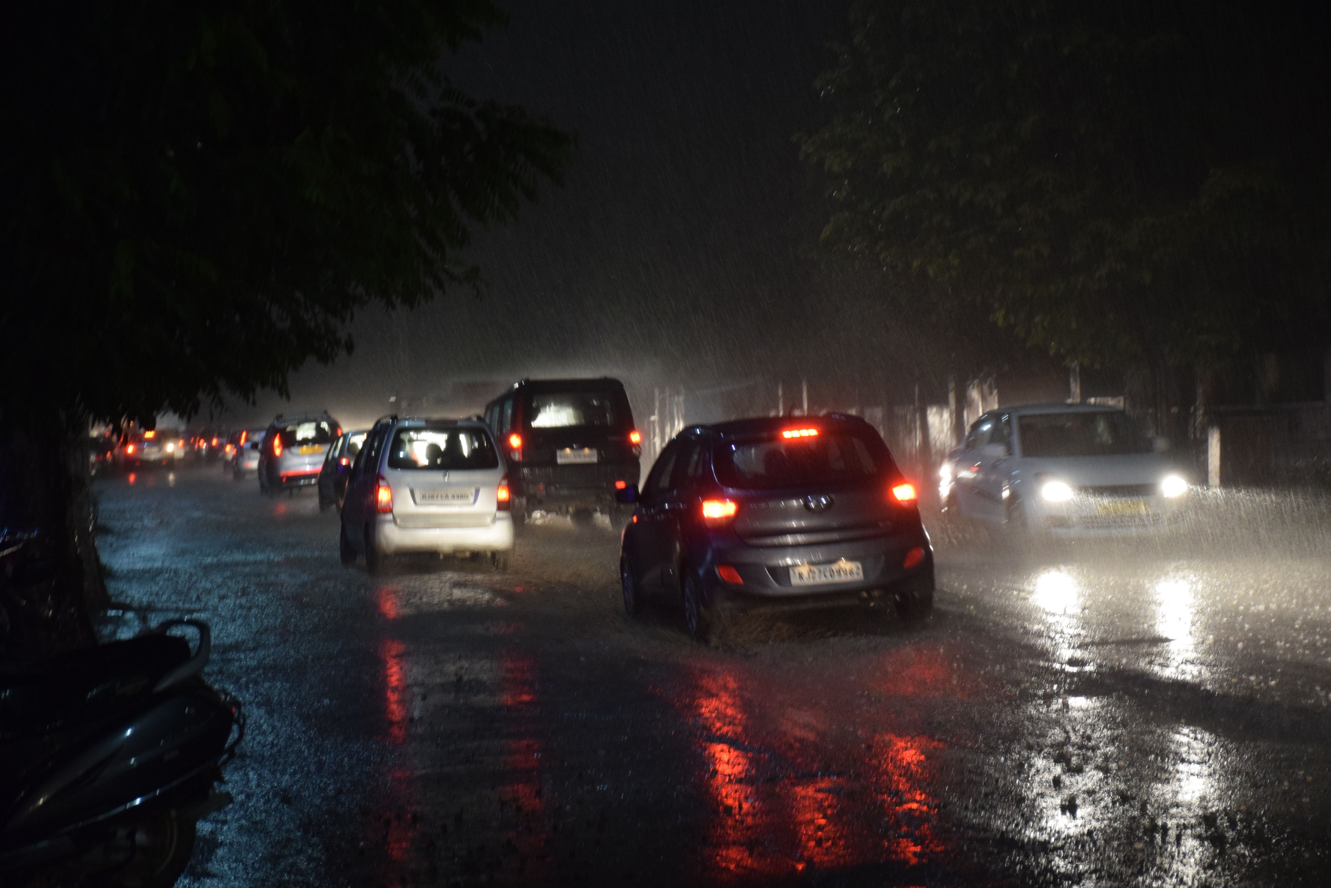 बिजलियों की कडकड़़ाहट के साथ जमकर बरसे मेघ, उदयपुर में दो घंटे में हुई डेढ़ इंच बारिश