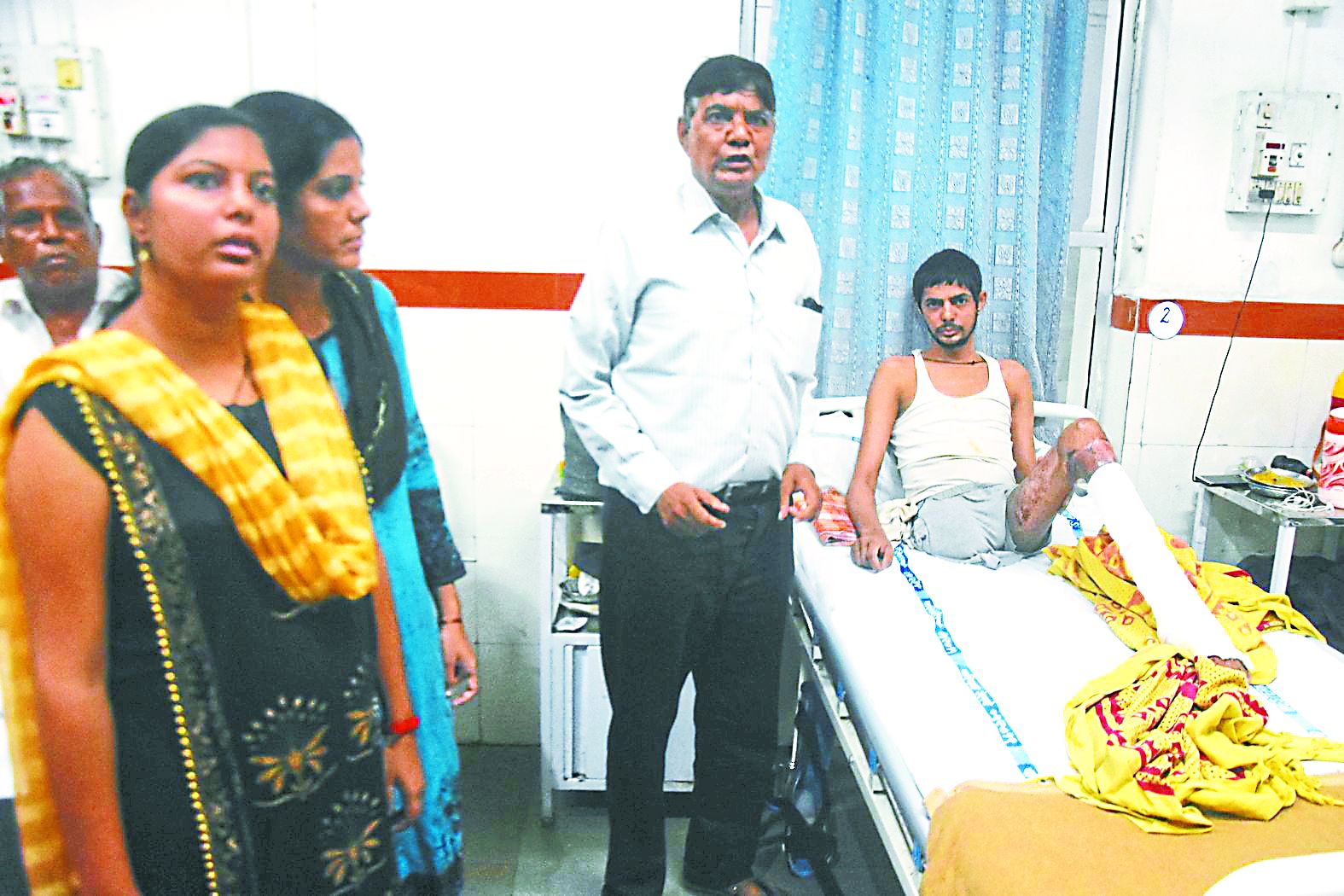 रेलवे अस्पताल में हंगामा : मरीज के परिजन ने आया का दबाया गला, की मारपीट