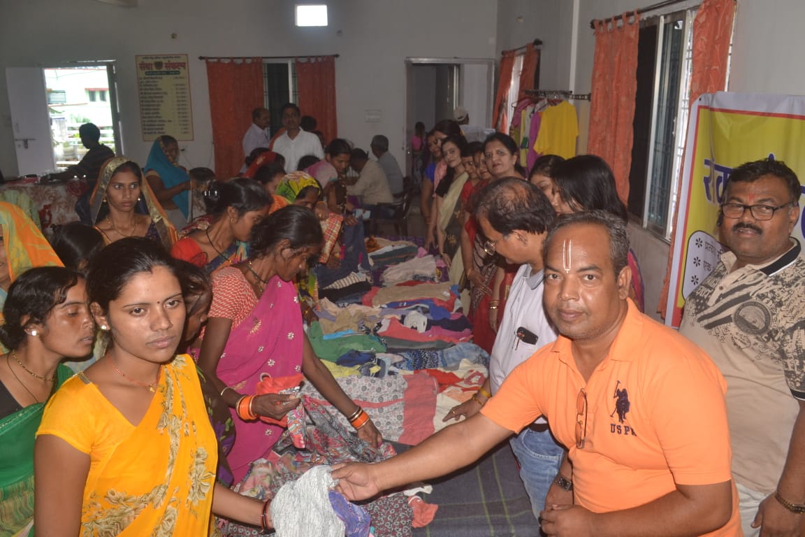 Women's unit distributed clothes