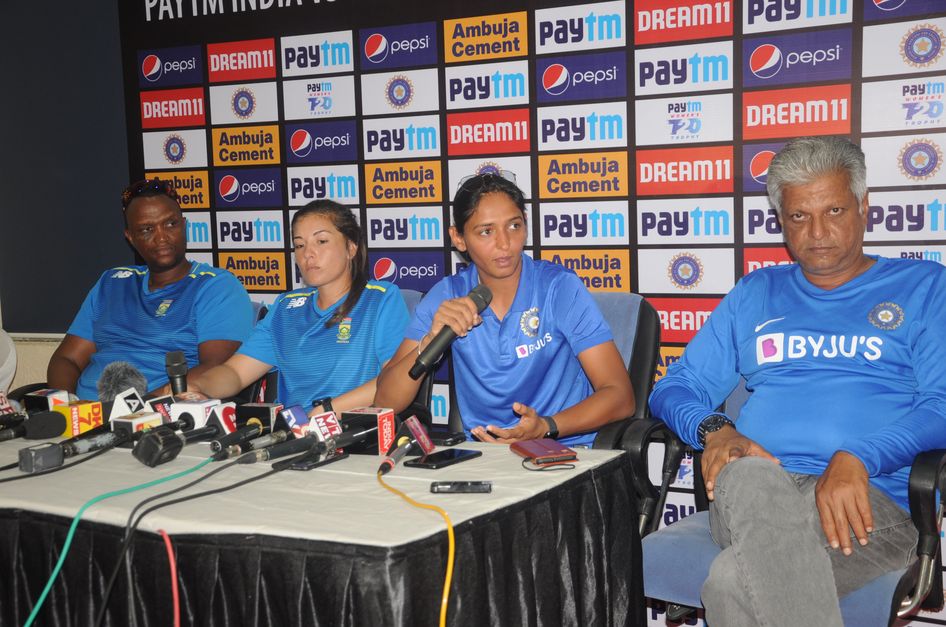CRICKET NEWS : भारत और दक्षिण अफ्रीकी महिला टीम के बीच पहला टी-२० आज