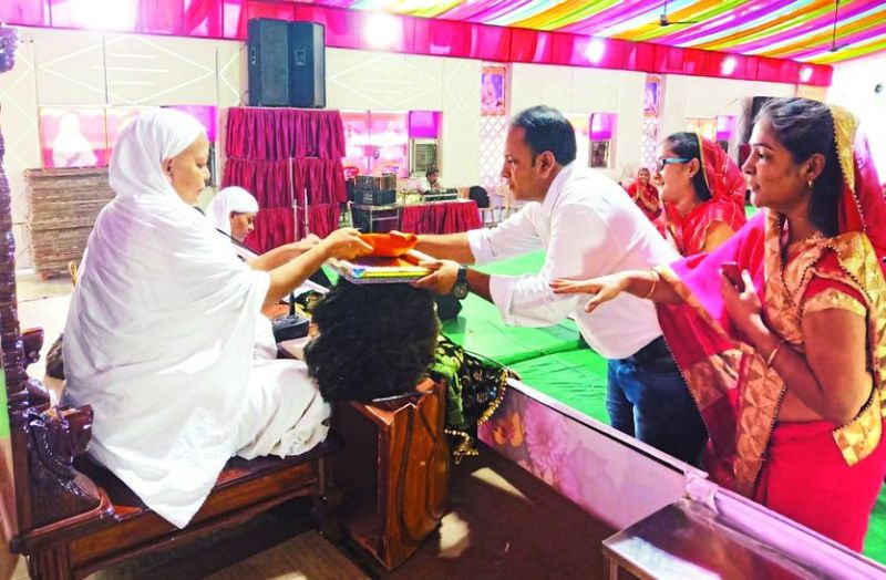 पत्नी दहलीज और परिवार शमशान तक ही देता है साथ