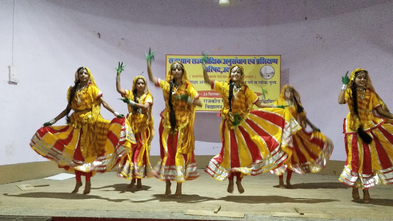 Festive gusto in attractive folk dance competition