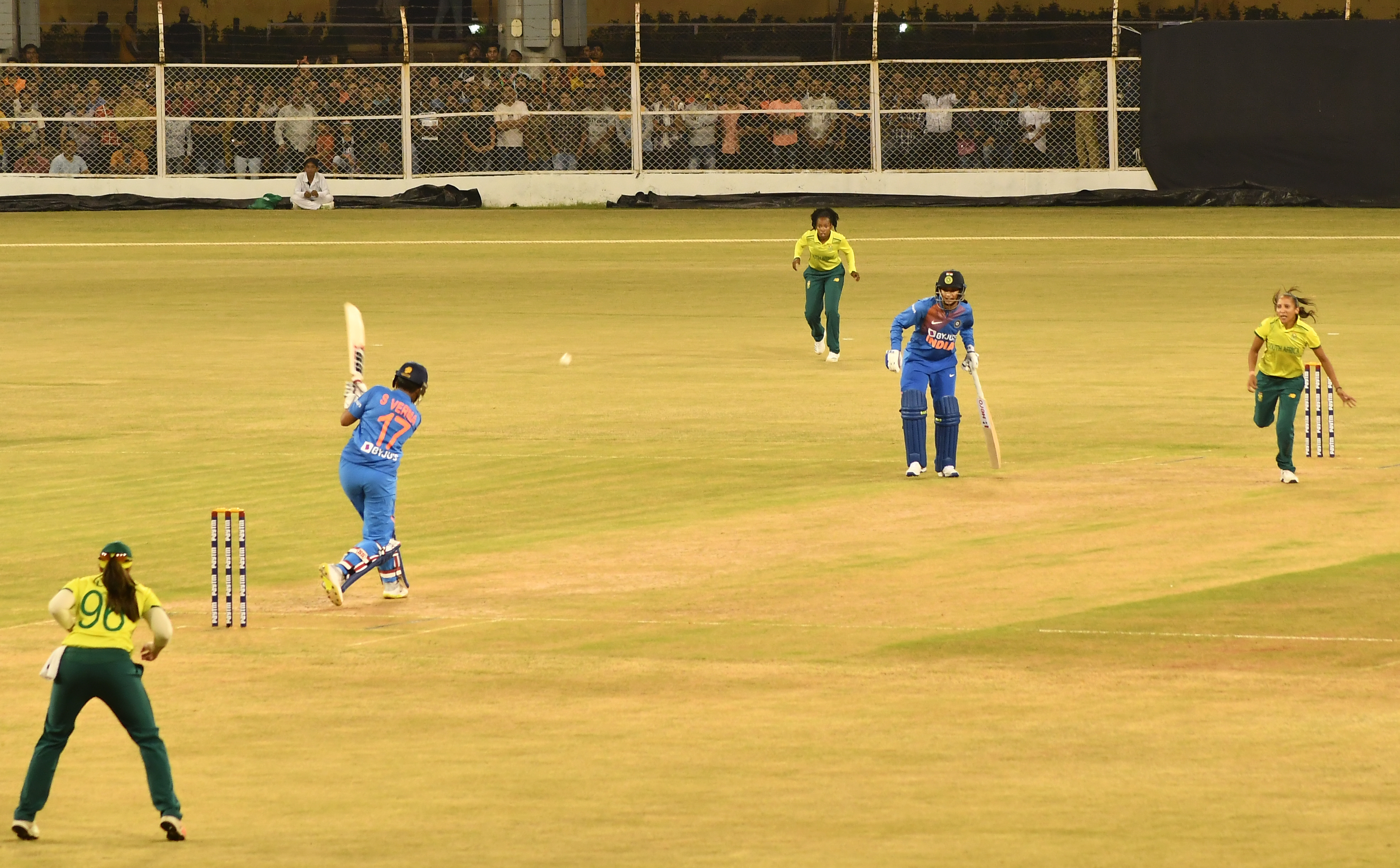 CRICKET NEWS : भारतीय महिला टीम ने दक्षिण अफ्रीका का ११ रन से हराया