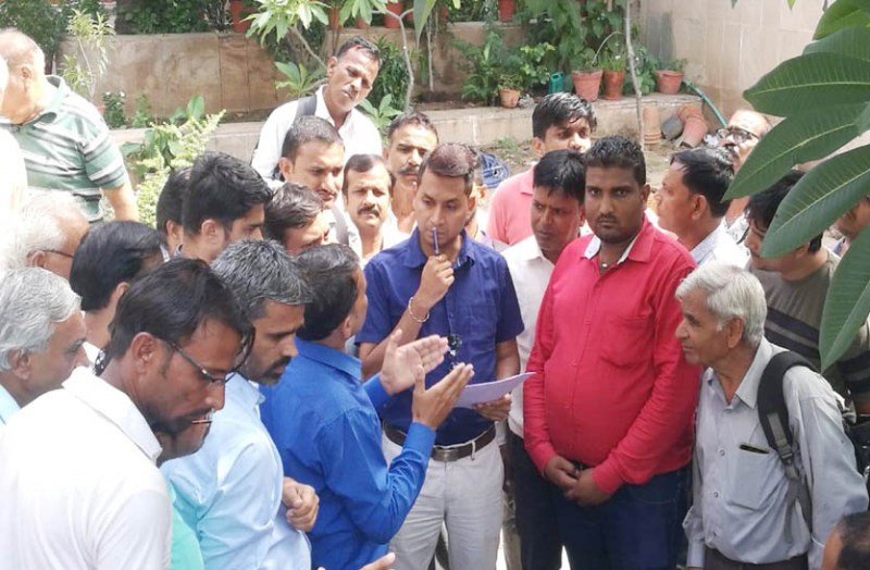 चिटफंड घौटाला: सीएम व डिप्टी सीएम से मिले संजीवनी क्रेडिट सोसायटी से पीडि़त निवेशक, सहकारी समिति रजिस्ट्रार को सौंपा ज्ञापन