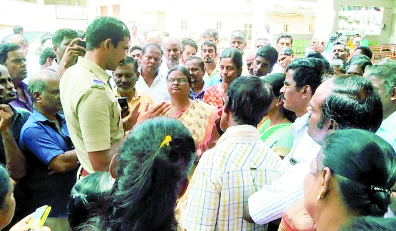 युवक का शव झील में मिला, हत्या की आशंका