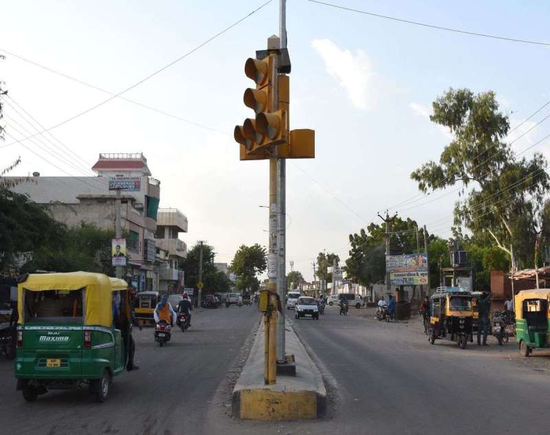 Burhanpur First Traffic Signal on Sindhi Basti Choraha,bikaner news : Bad traffic in Bikaner city,Traffic signal light off
