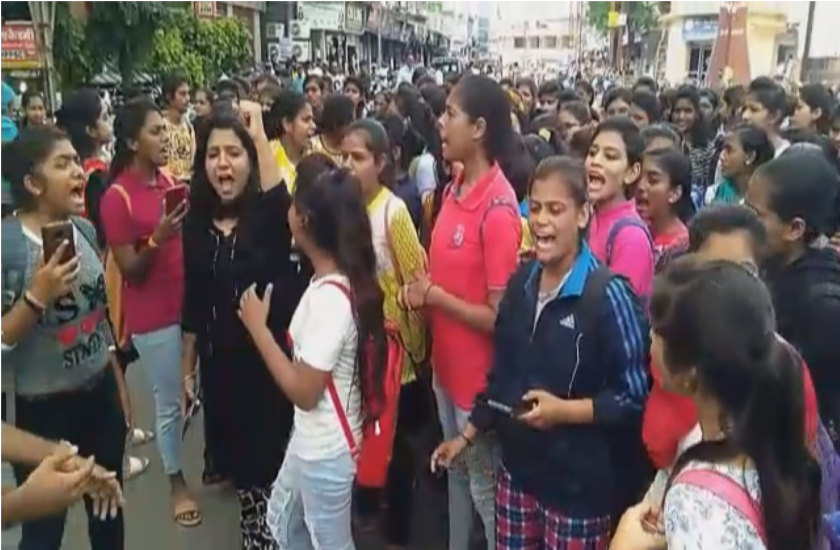 स्कूली छात्रा से गैंगरेप पर छात्रों में आक्रोश, बलात्कारियों को मिले ये सज़ा, देखें वीडियो
