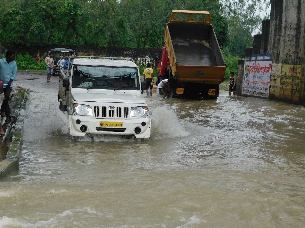 सिंहपुर को शहर से जोड़ने वाले मार्ग में स्थित पोडानाला में भरे पानी की वजह से
आवागवन हो रहा प्रभावित। ग्रामीण परेशान