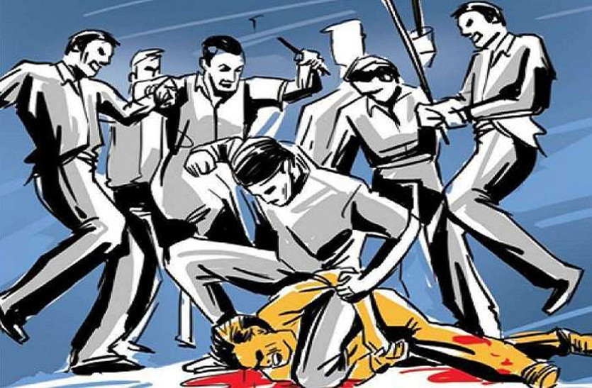 अश्लील वीडियो बना लूटने के मामले में युवती गिरफ्तार