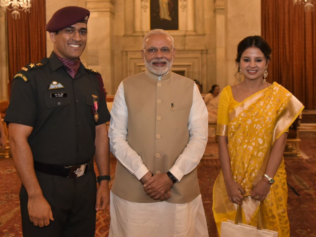 modi_and_dhoni.jpeg