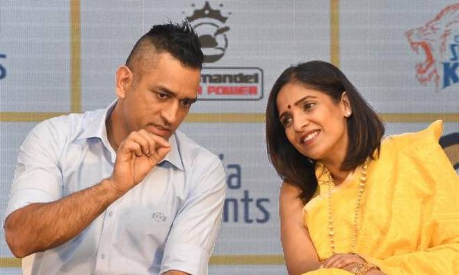 rupa_gurunath_with_ms_dhoni.jpeg