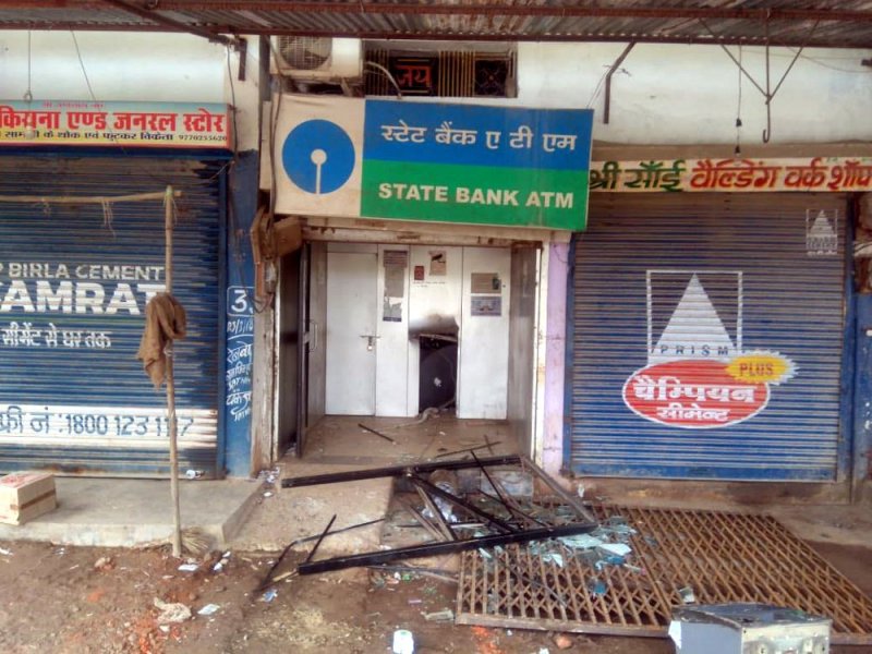 #Robbers Steal #ATM Machine cash Carrying Rs 29 Lakh satna video