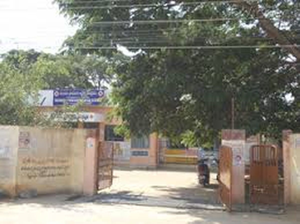 यहां के मरीजों को नहीं सरकारी सुविधा पर ऐतबार, चिकित्सा स्टाफ खुद ही 'बीमार