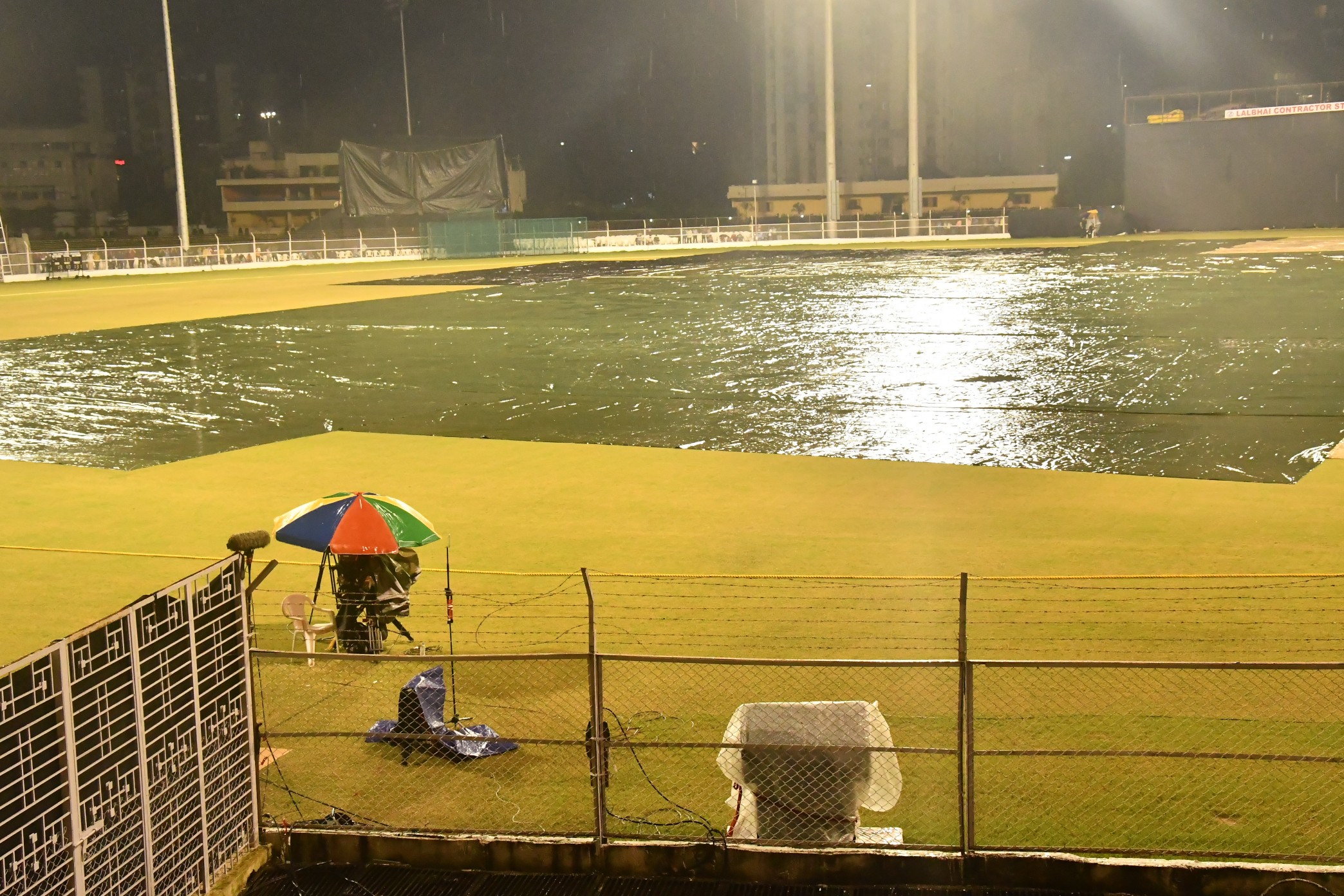 CRICKET NEWS : बारिश ने बिगाड़ा खेल, क्रिकेट प्रेमी हुए निराश
