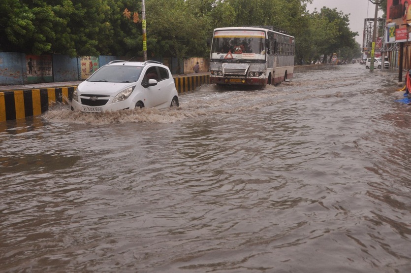 श्रीगंगानगर में बरसात ने कराई तौबा तौबा, अगले चौबीस घंटे बरसे तो सेना के हवाले शहर