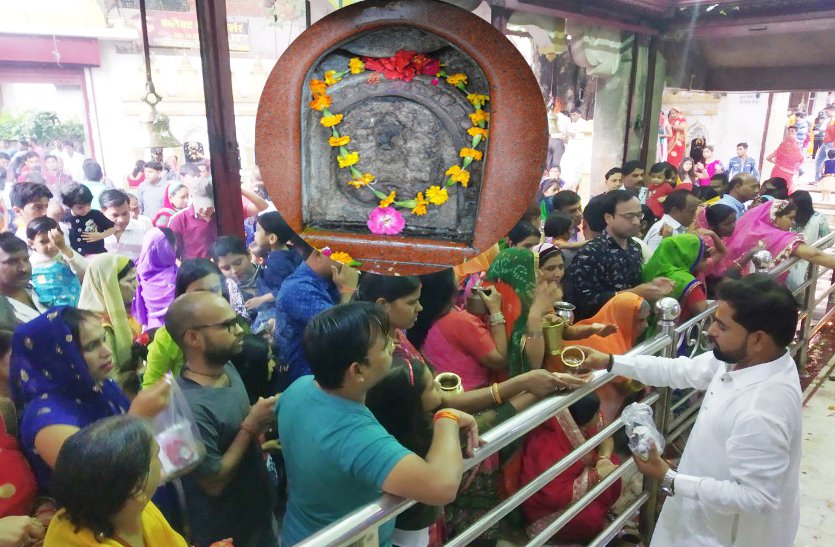 बांस के जगलों से प्रकट हुईं देवी, दर्शन के लिए उमड़ पड़ी भीड़, देखें वीडियो