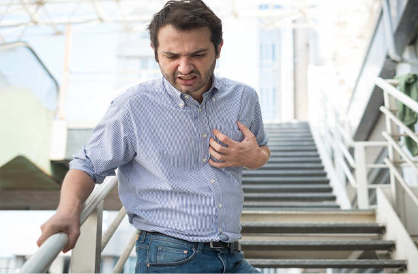 world heart day: सीढ़ियां चढ़ते हुए सांस फूले तो हो सकता है हृदयाघात, जानें इसके बारे में