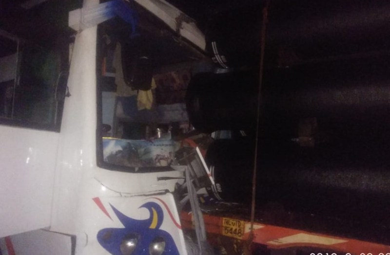 चारों धाम यात्रा करके देवी दर्शन करने चन्द्रपुर जा रही यात्री बस कोड़ातराई के पास दुर्घटनाग्रस्त, 35 लोग घायल